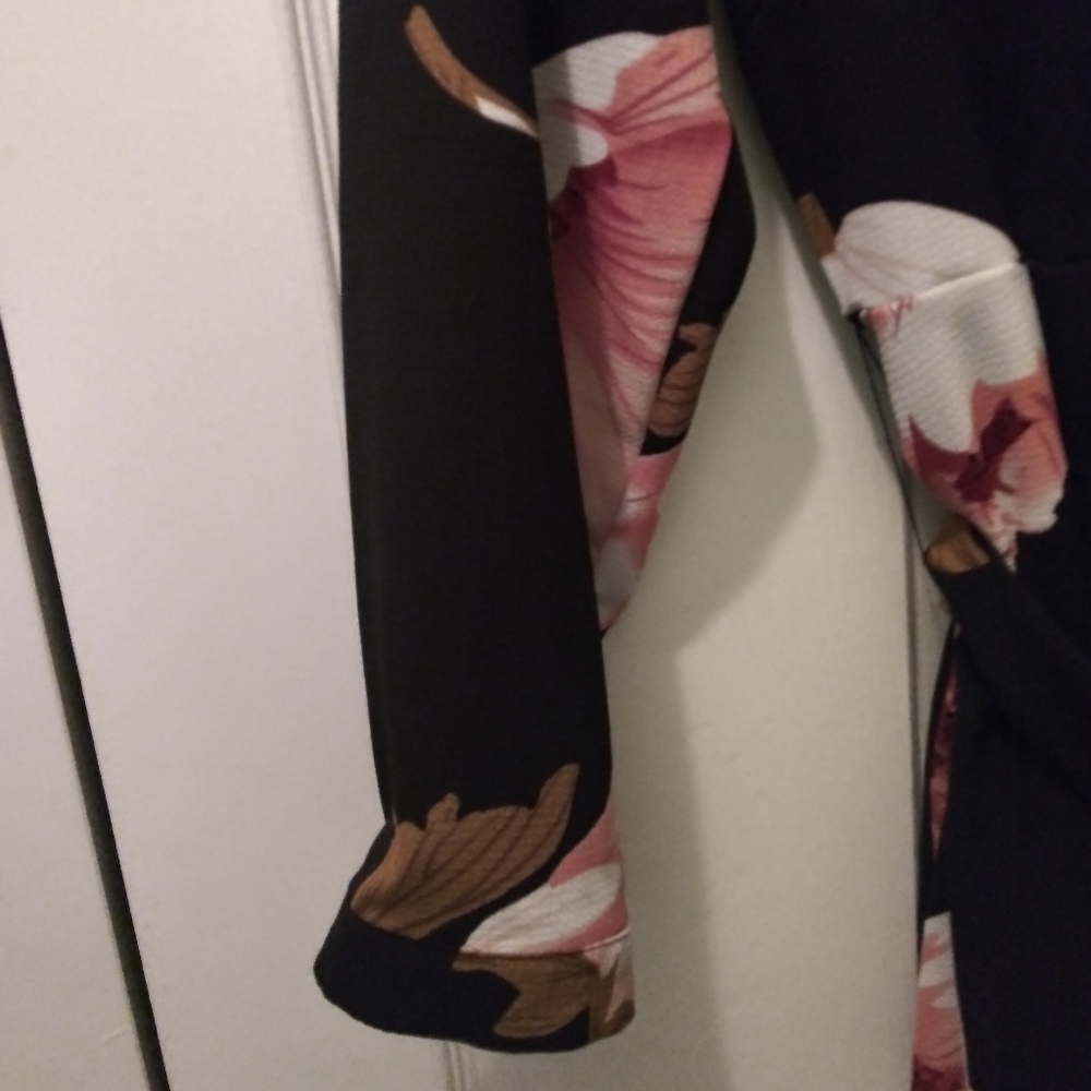 ❤Black and Pink Floral Dress - Picture 4 of 4